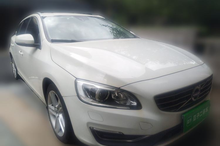 Used Volvo V60 2014 T5 Zhiya Edition Front Right 45 Deg