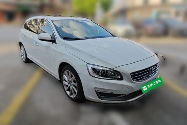 Used Volvo V60 2014 T5 Zhiyi Edition Front Right 45 Deg