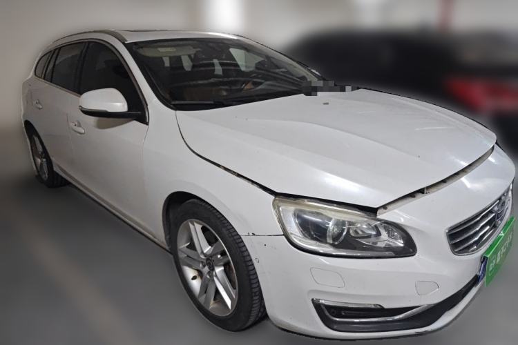 Used Volvo V60 2014 T5 Zhiya Edition Front Right 45 Deg
