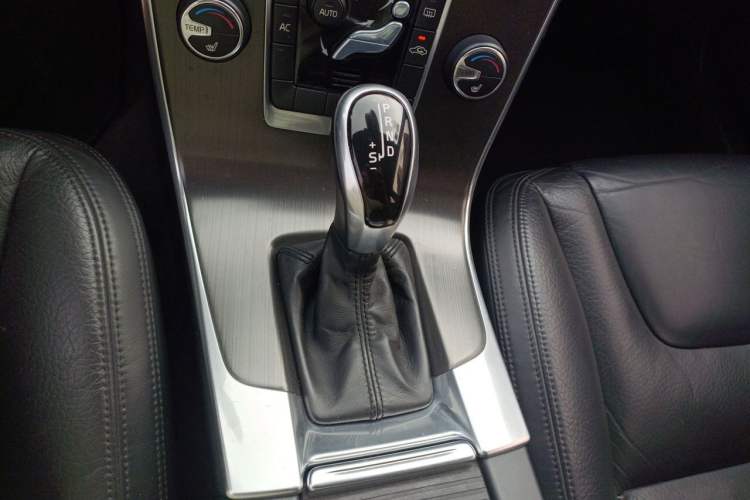 Used Volvo V60 2014 T5 Zhiyi Edition Gear Lever