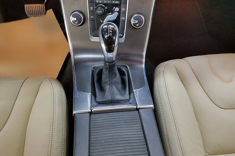Used Volvo V60 2014 T5 Zhiyi Edition Gear Lever