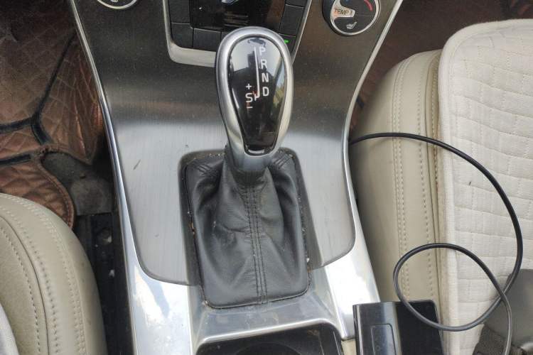 Used Volvo V60 2014 T5 Zhiyi Edition Gear Lever