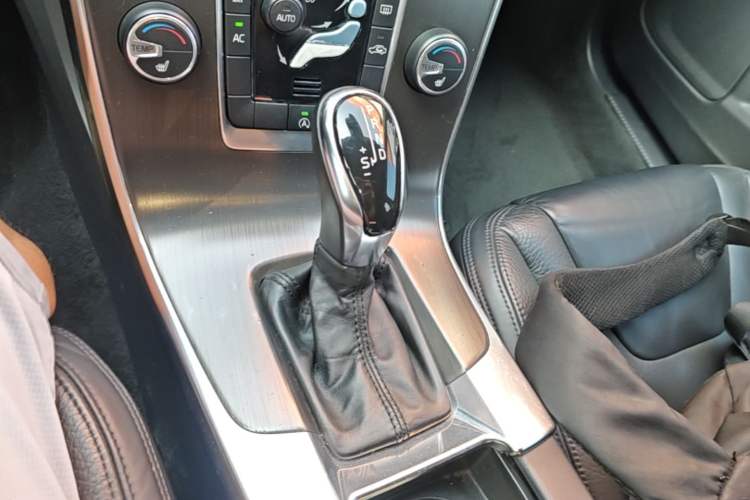 Used Volvo V60 2014 T5 Zhiyi Edition Gear Lever