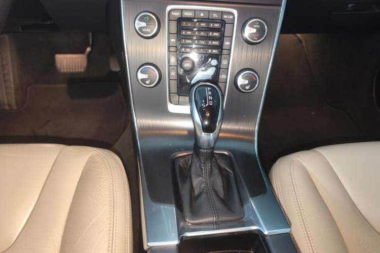 Used Volvo V60 2014 T5 Zhiyi Edition Gear Lever