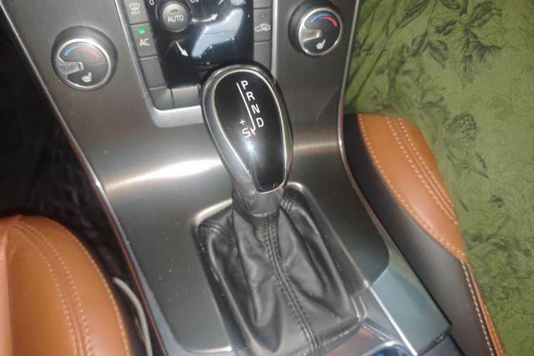 Used Volvo V60 2014 T5 Zhiya Edition Gear Lever