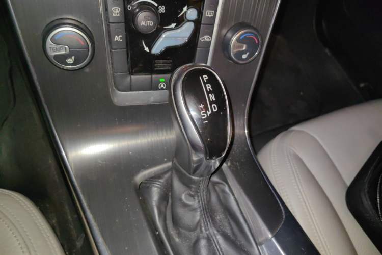 Used Volvo V60 2014 T5 Zhiyi Edition Gear Lever