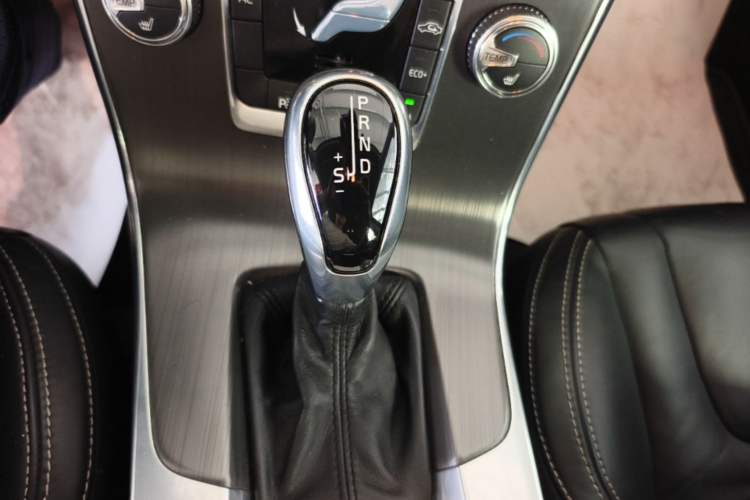 Used Volvo V60 2014 Restyled T5 Zhiya Edition Gear Lever