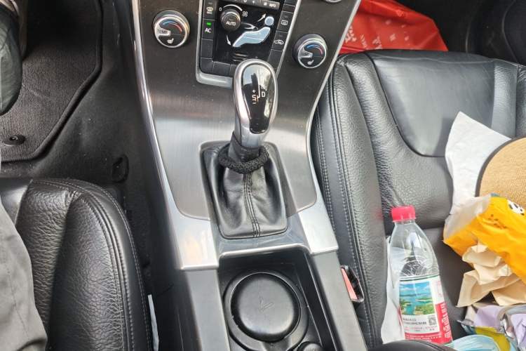 Used Volvo V60 2014 T5 Zhiyi Edition Gear Lever