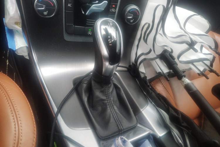 Used Volvo V60 2014 T5 Zhiya Edition Gear Lever