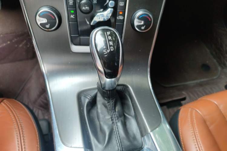 Used Volvo V60 2014 T5 Zhiya Edition Gear Lever
