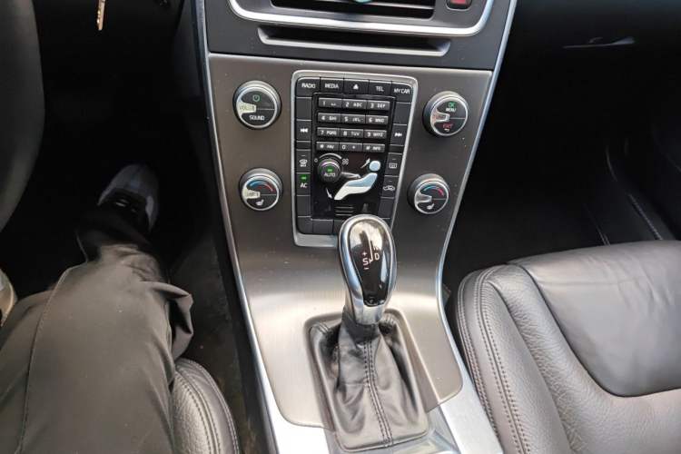 Used Volvo V60 2014 T5 Zhiyi Edition Gear Lever