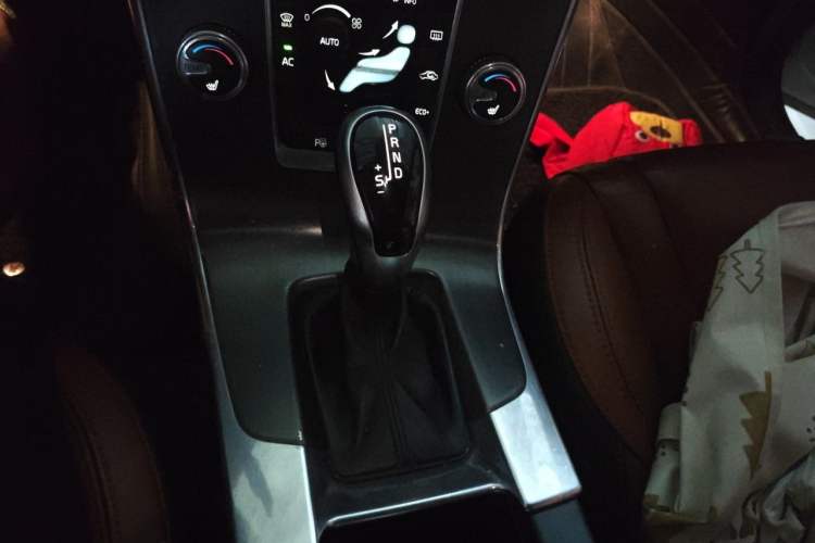 Used Volvo V60 2014 T5 Zhiya Edition Gear Lever