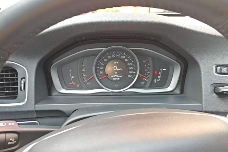 Used Volvo V60 2014 T5 Zhiyi Edition Instrument Cluster