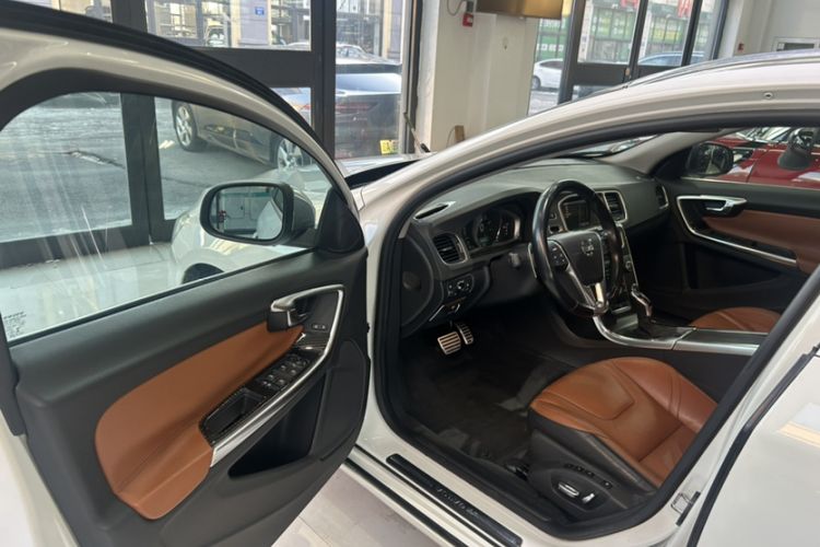 Used Volvo V60 2014 T5 Zhiya Edition Interior 1