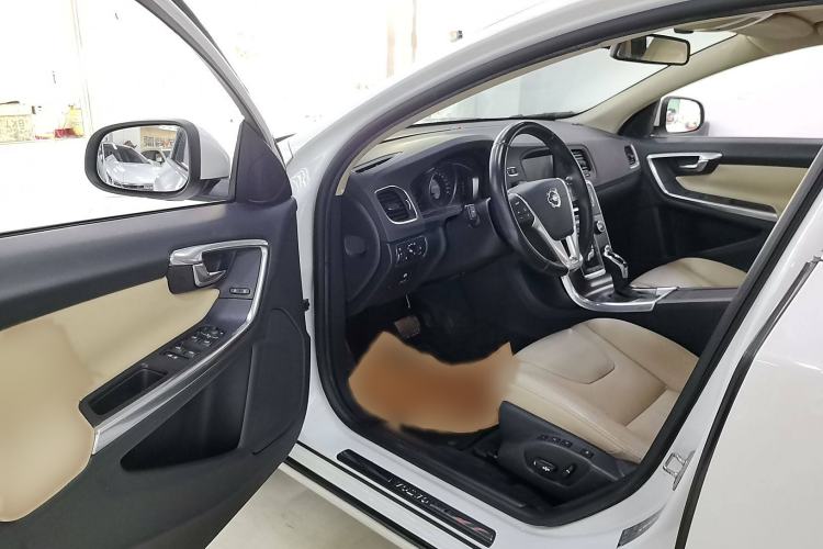 Used Volvo V60 2014 T5 Zhiyi Edition Interior 2