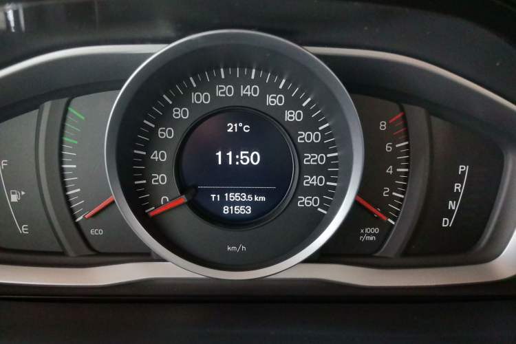 Used Volvo V60 2014 T5 Zhiyi Edition Odometer Close Up