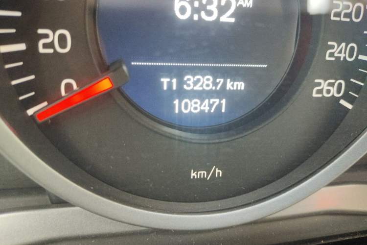 Used Volvo V60 2014 T5 Zhiyi Edition Odometer Close Up