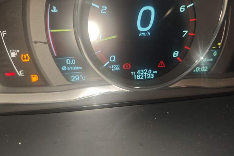 Used Volvo V60 2014 T5 Zhiya Edition Odometer Close Up