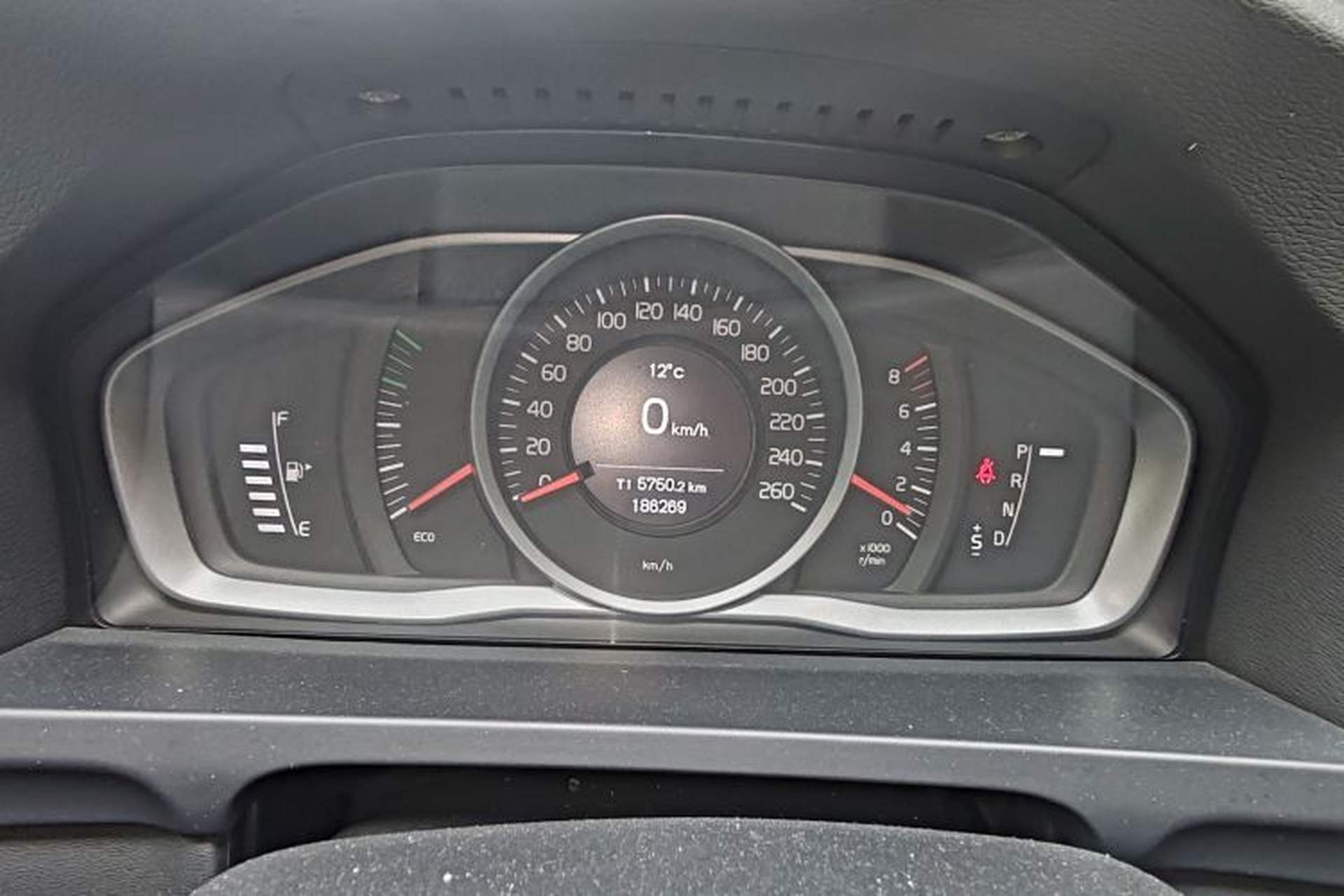 Used Volvo V60 2014 T5 Zhiyi Edition Odometer Close Up