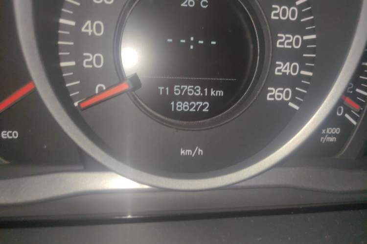 Used Volvo V60 2014 T5 Zhiyi Edition Odometer Close Up