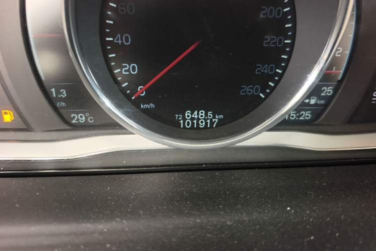 Used Volvo V60 2014 Restyled T5 Zhiya Edition Odometer Close Up