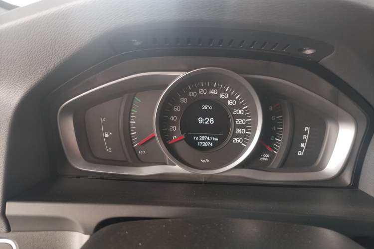 Used Volvo V60 2014 T5 Zhiyi Edition Odometer Close Up
