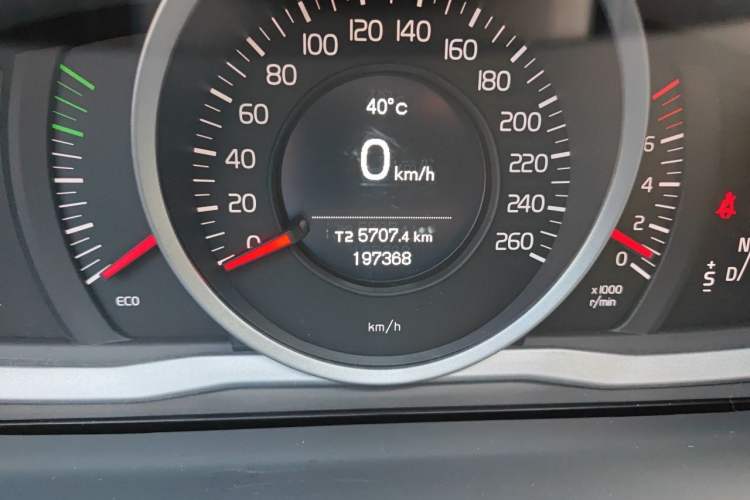Used Volvo V60 2014 T5 Zhiyi Edition Odometer Close Up