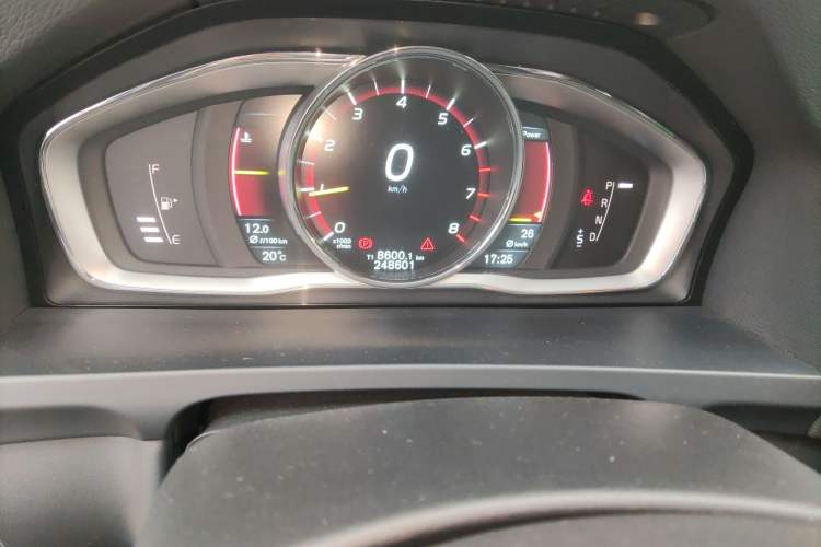 Used Volvo V60 2014 Restyled T5 Zhiya Edition Odometer Close Up