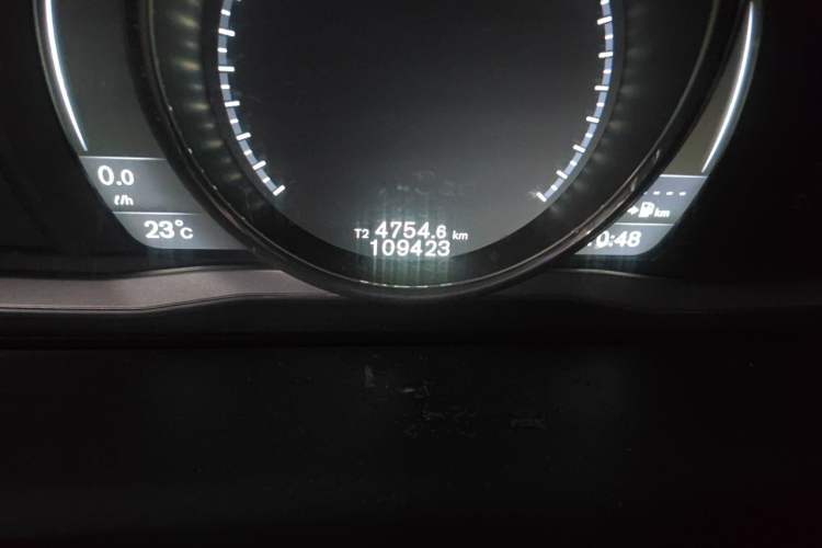 Used Volvo V60 2014 T5 Zhiya Edition Odometer Close Up