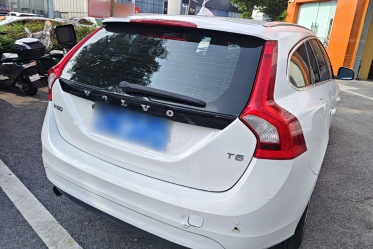 Used Volvo V60 2014 T5 Zhiyi Edition Rear Right 45 Deg