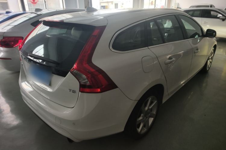 Used Volvo V60 2014 T5 Zhiyi Edition Rear Right 45 Deg