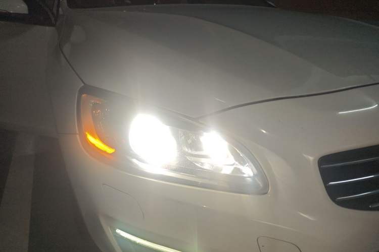 Used Volvo V60 2014 T5 Zhiya Edition Right Front Headlight