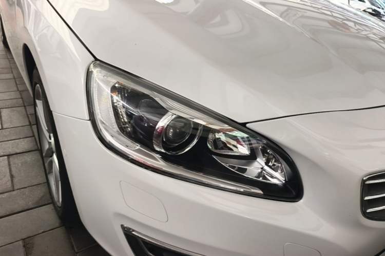 Used Volvo V60 2014 Restyled T5 Zhiya Edition Right Front Headlight