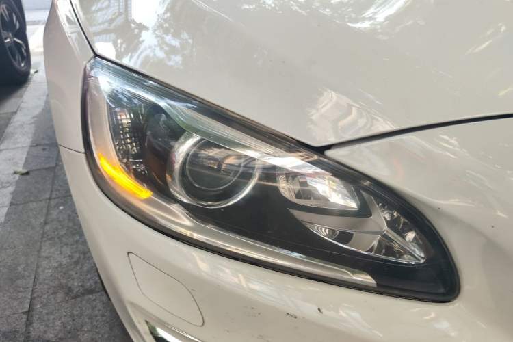 Used Volvo V60 2014 Restyled T5 Zhiya Edition Right Front Headlight