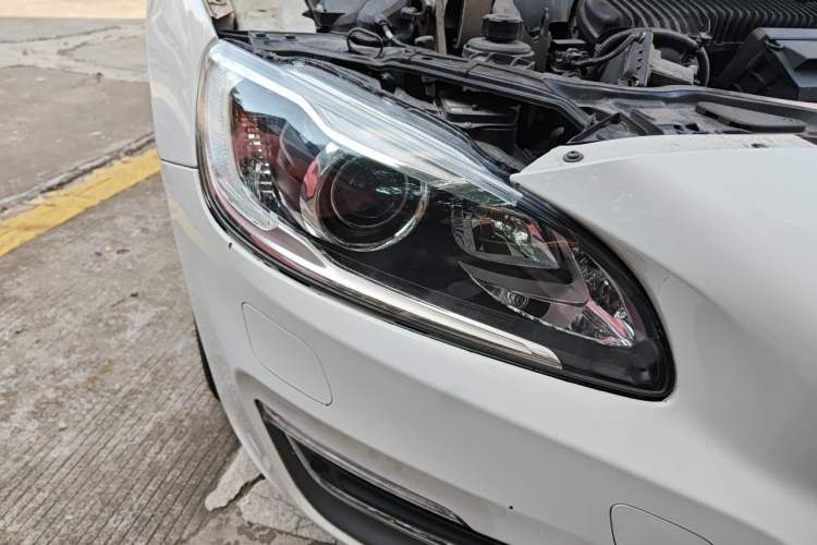 Used Volvo V60 2014 T5 Zhiyi Edition Right Front Headlight