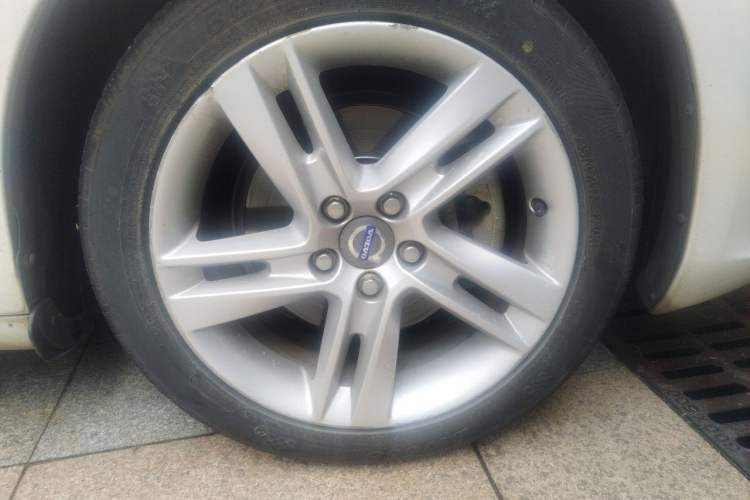 Used Volvo V60 2014 T5 Zhiya Edition Right Front Wheel Hub