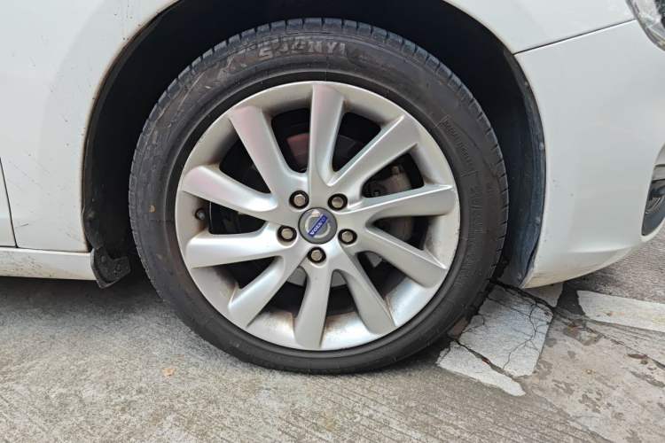 Used Volvo V60 2014 T5 Zhiyi Edition Right Front Wheel Hub