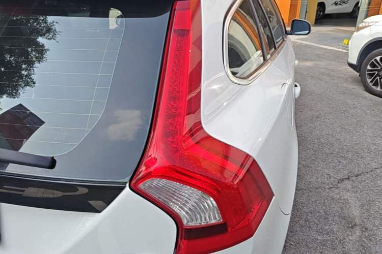 Used Volvo V60 2014 T5 Zhiyi Edition Right Rear Taillight