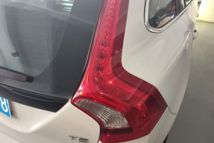 Used Volvo V60 2014 T5 Zhiyi Edition Right Rear Taillight