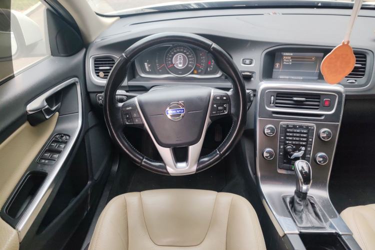 Used Volvo V60 2014 T5 Zhiyi Edition Steering Wheel