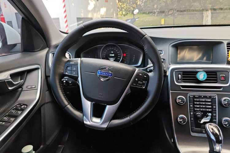 Used Volvo V60 2014 T5 Zhiyi Edition Steering Wheel