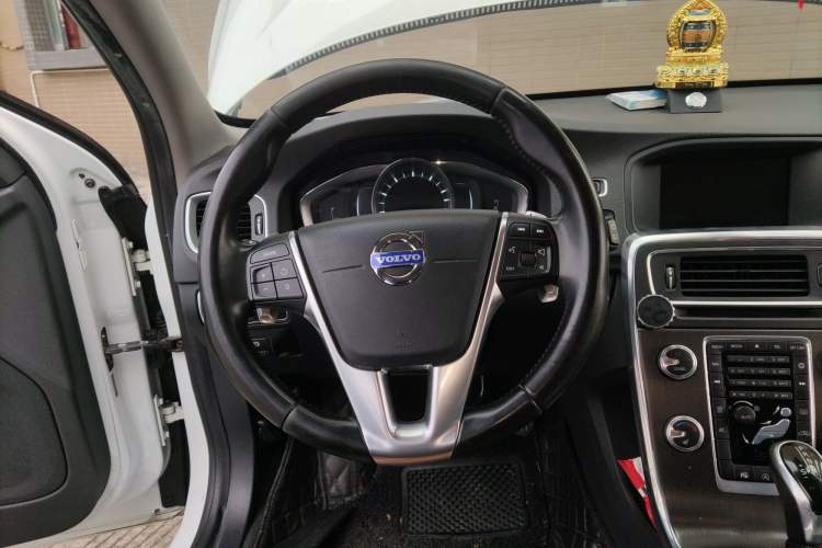 Used Volvo V60 2014 Restyled T5 Zhiya Edition Steering Wheel