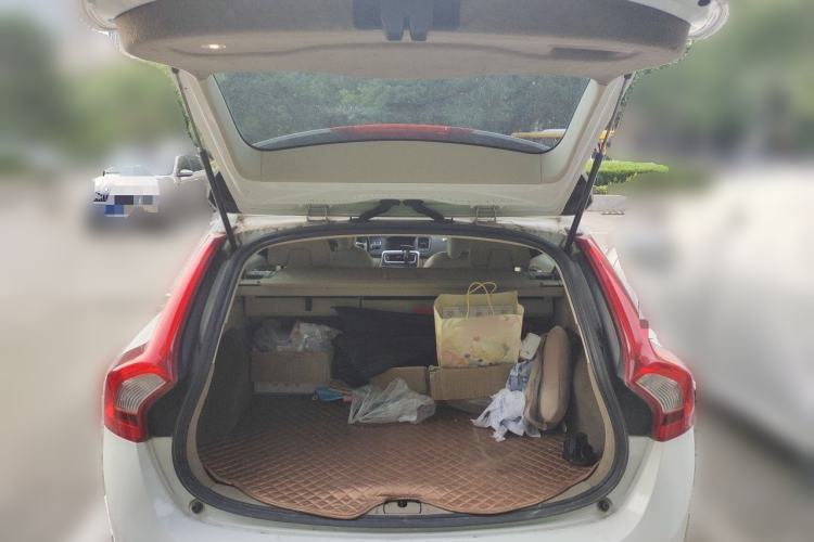 Used Volvo V60 2014 T5 Zhiyi Edition Trunk