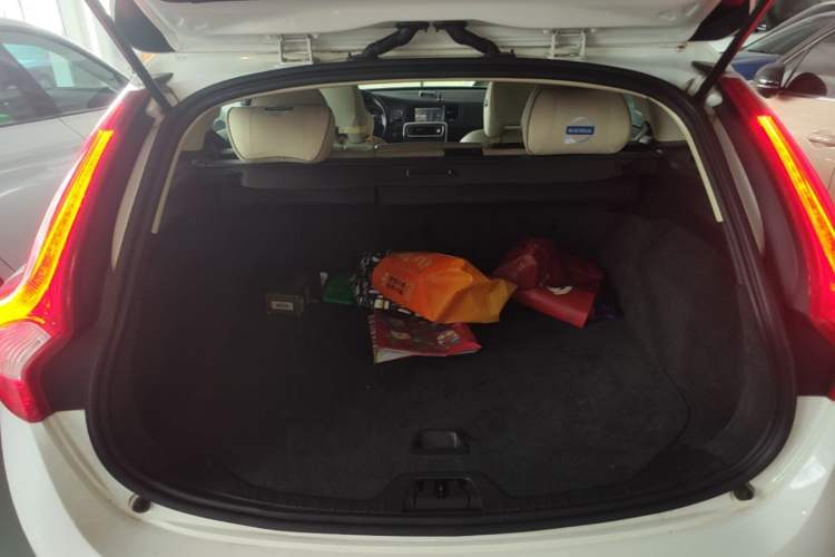 Used Volvo V60 2014 T5 Zhiyi Edition Trunk