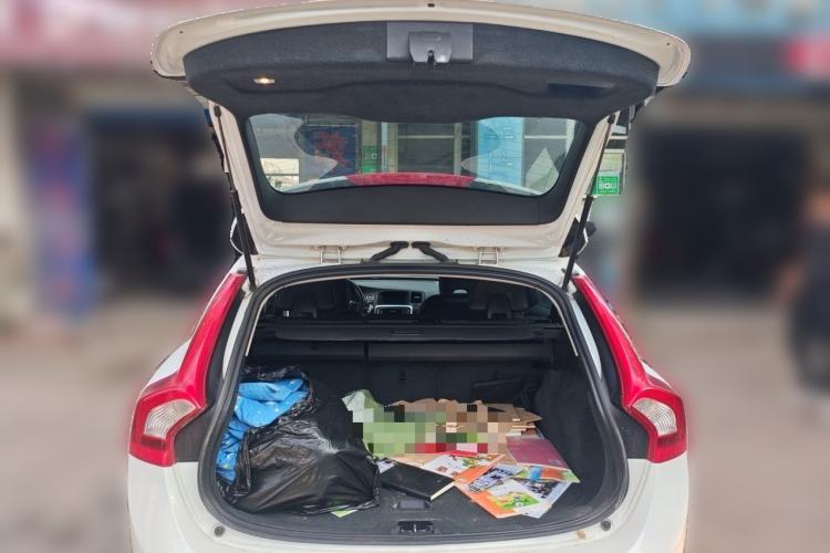 Used Volvo V60 2014 T5 Zhiyi Edition Trunk