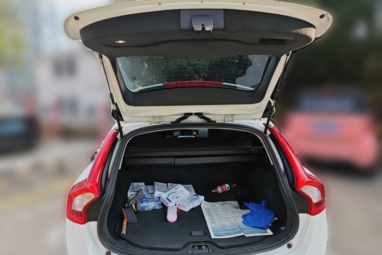 Used Volvo V60 2014 T5 Zhiyi Edition Trunk
