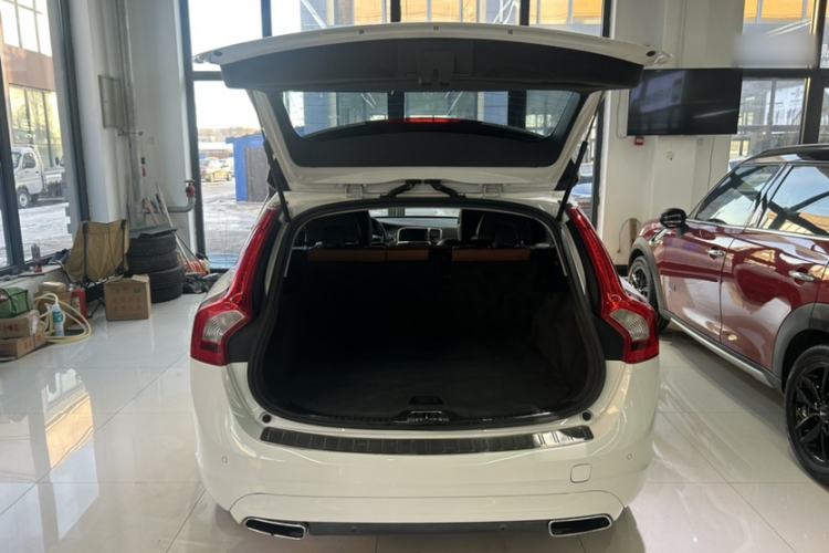 Used Volvo V60 2014 T5 Zhiya Edition Trunk