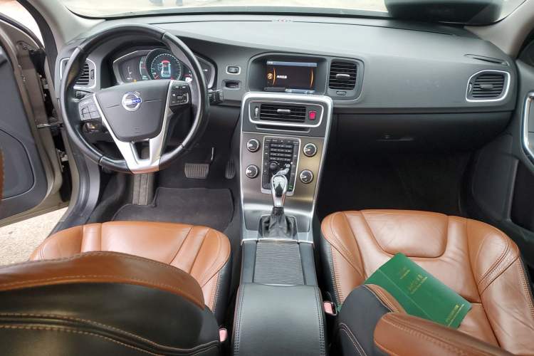 Used Volvo V60 2014 T5 Zhiya Edition Center Console