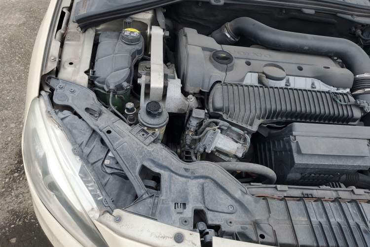 Used Volvo V60 2014 T5 Zhiya Edition Engine Bay Right