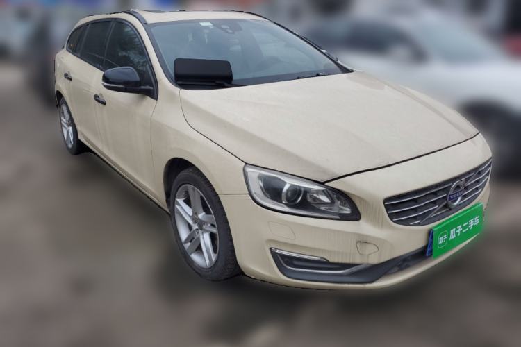 Used Volvo V60 2014 T5 Zhiya Edition Front Right 45 Deg